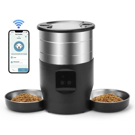 Premium pet feeding accessories available from PinPets Canada